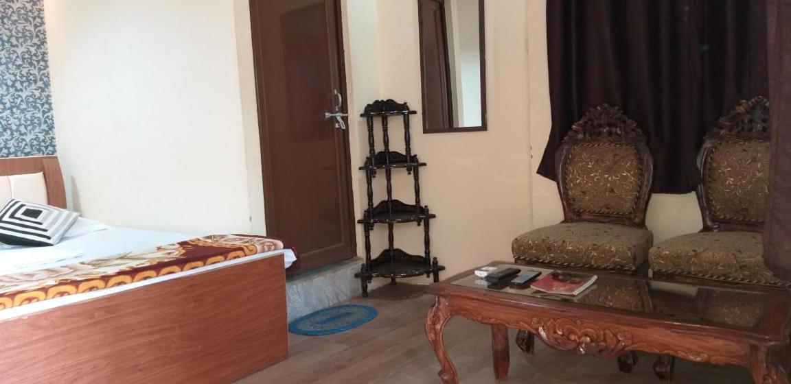 Buddha Guest House Varanasi Quarto foto